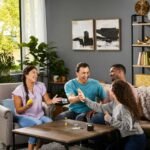 Hasbro Taboo Επιτραπέζιο Παιχνίδι Λέξεων με Κόρνα, Κλεψύδρα και Σημειωματάριο13+ Ετών - Image 4